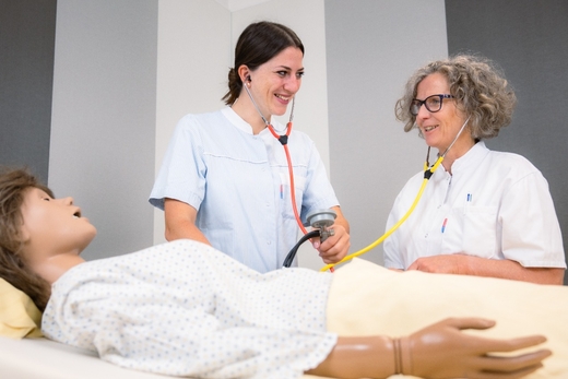  49 neue Absolvent:innen im SZentrum gefeiert.