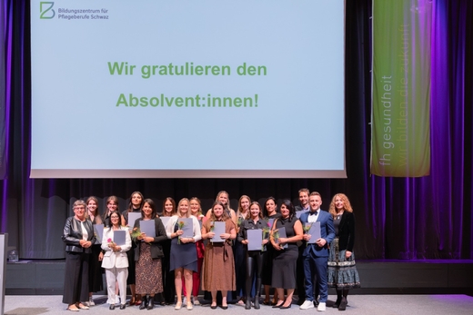 88 Absolvent:innen im SZentrum feierlich verabschiedet