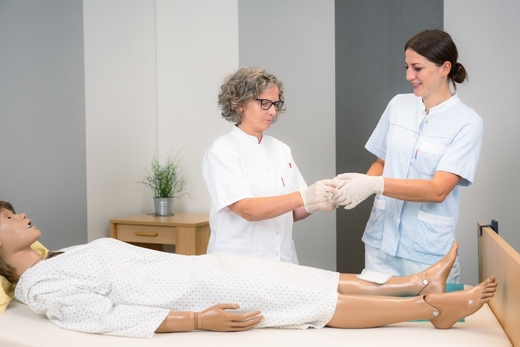 FLEXIBLE AUSBILDUNGSZEITEN: NEUES ANGEBOT FÜR PFLEGEASSISTENT:INNEN